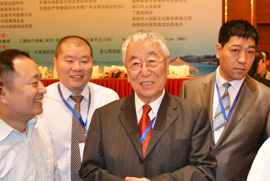 我院代文新主任和郭应禄院士合影 我院代文新主任和郭应禄院士合影