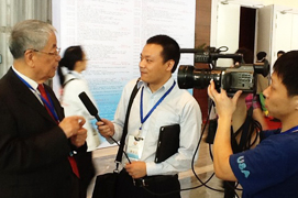 组委会主席郭应禄院士接受多家媒体釆访 组委会主席郭应禄院士接受多家媒体釆访